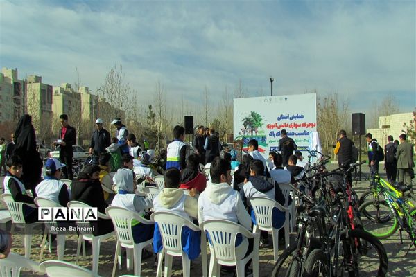 همایش استانی دوچرخه سواری دانش‌آموزی به‌مناسبت هفته هوای پاک