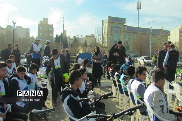 همایش استانی دوچرخه سواری دانش‌آموزی به‌مناسبت هفته هوای پاک