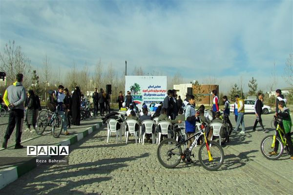 همایش استانی دوچرخه سواری دانش‌آموزی به‌مناسبت هفته هوای پاک
