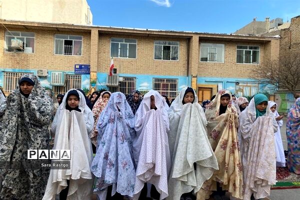 دانش آموزان دبیرستان استاد شهریار مشهد نماز باران خواندند