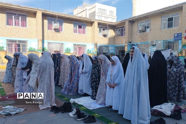 دانش آموزان دبیرستان استاد شهریار مشهد نماز باران خواندند
