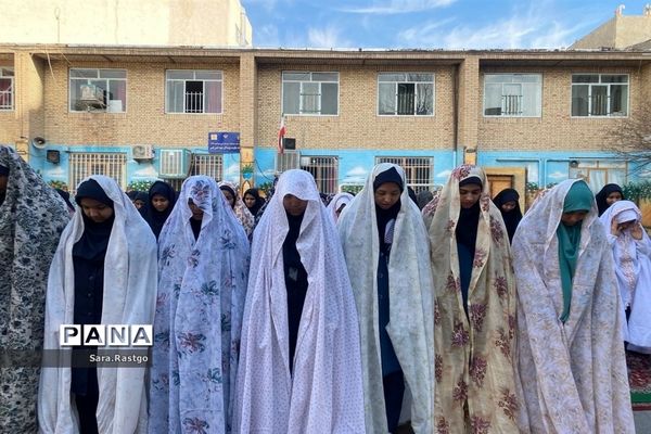 دانش آموزان دبیرستان استاد شهریار مشهد نماز باران خواندند