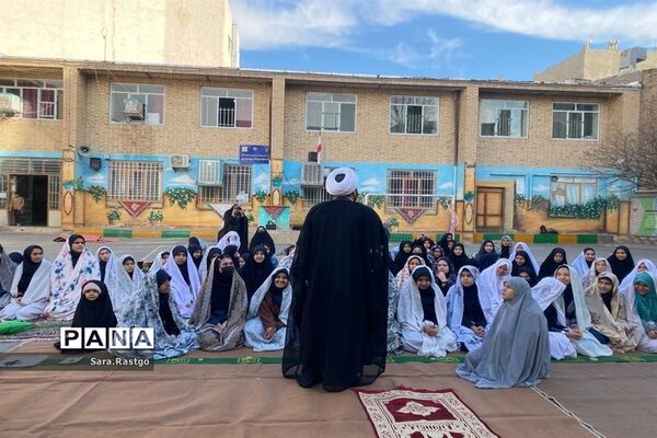 دانش آموزان دبیرستان استاد شهریار مشهد نماز باران خواندند