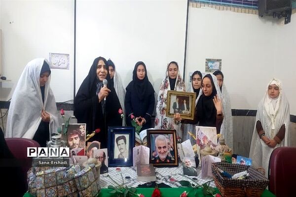 مراسم تقدیر از خانواده‌ شهدا درآموزشگاه نیایش اسلامشهر