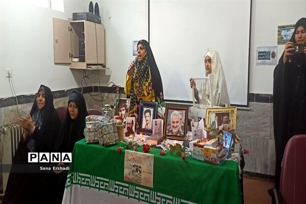 مراسم تقدیر از خانواده‌ شهدا درآموزشگاه نیایش اسلامشهر