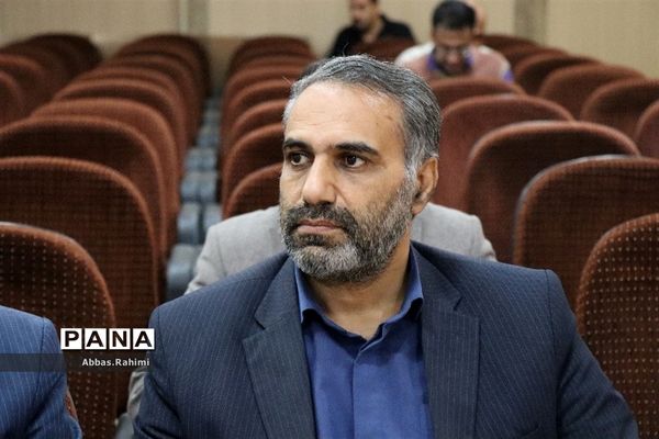 تقدیر از آقایان کارمند اداره آموزش و پرورش پاکدشت