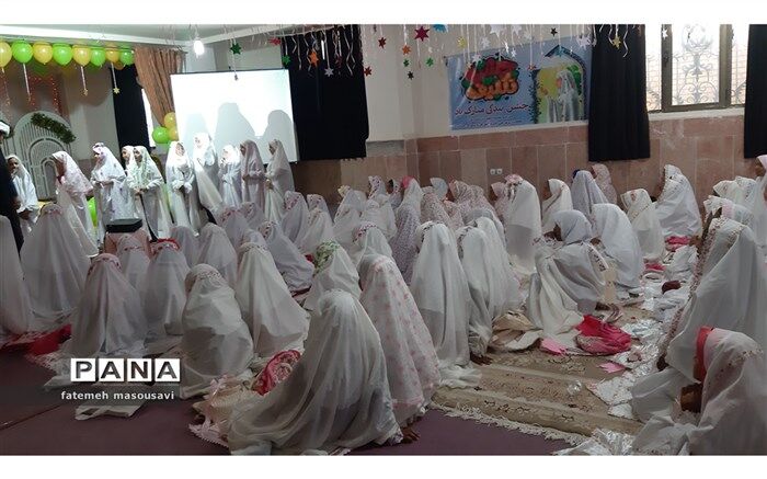 جشن عبادت و بندگی با حضور 1200 دانش‌آموز دختر در میناب برگزار شد/ فیلم