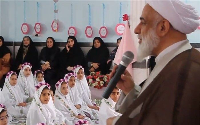 جشن تکلیف ۲۰۰ دانش‌آموز شهرستان آبیک برگزار شد‌/ فیلم
