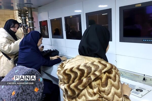 اردو  راهیان پیشرفت دانش‌آموزان مدرسه حکمت
