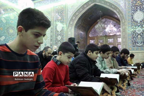 اعتکاف دانش‌آموزان و دانشجومعلمان