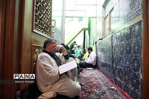 اعتکاف دانش‌آموزان و دانشجومعلمان