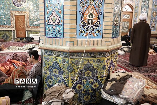 اعتکاف دانش‌آموزان و دانشجومعلمان