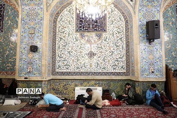 اعتکاف دانش‌آموزان و دانشجومعلمان