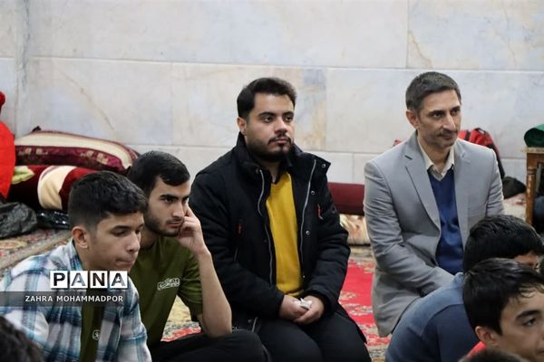 اعتکاف دانش‌آموزی در ناحیه یک بهارستان