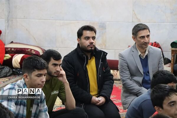 اعتکاف دانش‌آموزی در ناحیه یک بهارستان