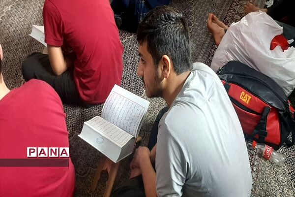 اعتکاف دانش‌آموزی در نیشابور