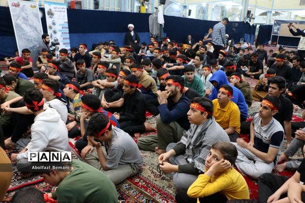 اعتکاف دانش‌آموزی در قم-2