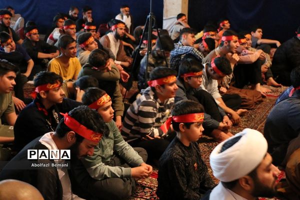 اعتکاف دانش‌آموزی در قم-2