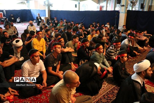 اعتکاف دانش‌آموزی در قم-2