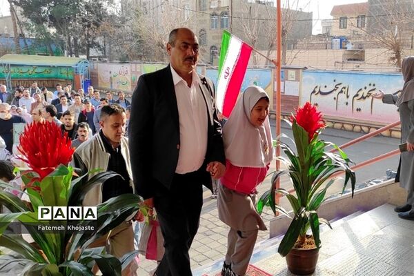 برگزاری مراسم روز پدر در دبستان کودک مسلمان شهرستان قرچک