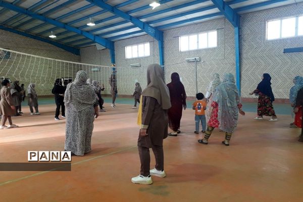 مسابقات ورزشی مادر و دختر در جزیره هرمز