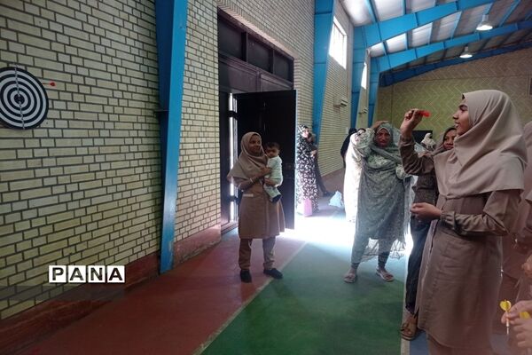 مسابقات ورزشی مادر و دختر در جزیره هرمز