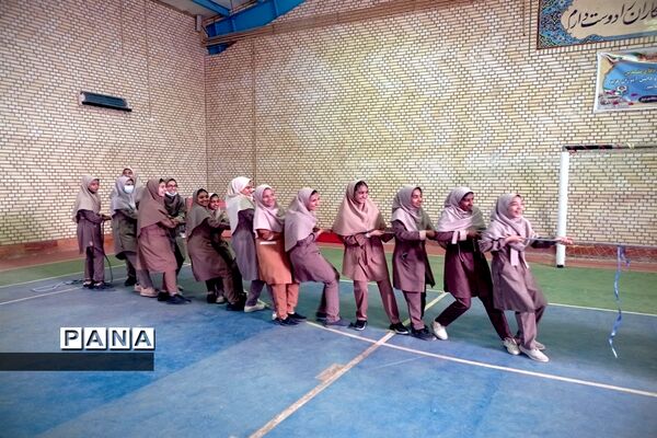 مسابقات ورزشی مادر و دختر در جزیره هرمز