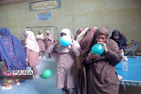 مسابقات ورزشی مادر و دختر در جزیره هرمز