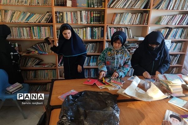 همکاری دانش‌آموزان در بازگشایی کتابخانه دبیرستان عطیه شهریار