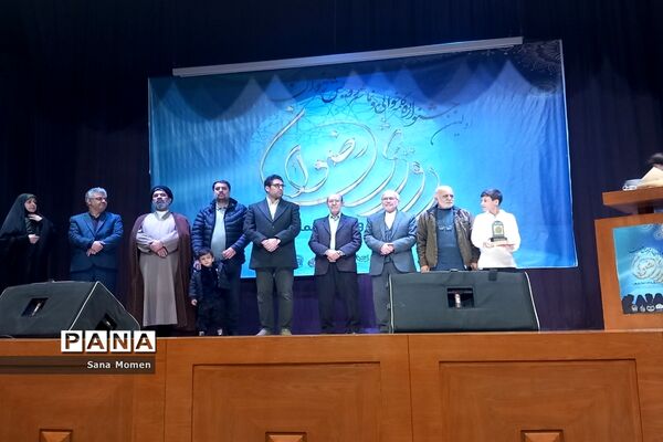 تقدیراز برگزیدگان استانی  شعر ودکلمه خوانی(رویش رضوان)درمجتمع جهاد دانشگاهی مشهد