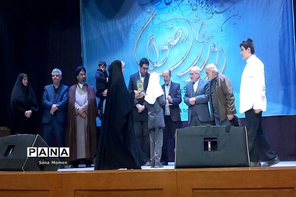 تقدیراز برگزیدگان استانی  شعر ودکلمه خوانی(رویش رضوان)درمجتمع جهاد دانشگاهی مشهد