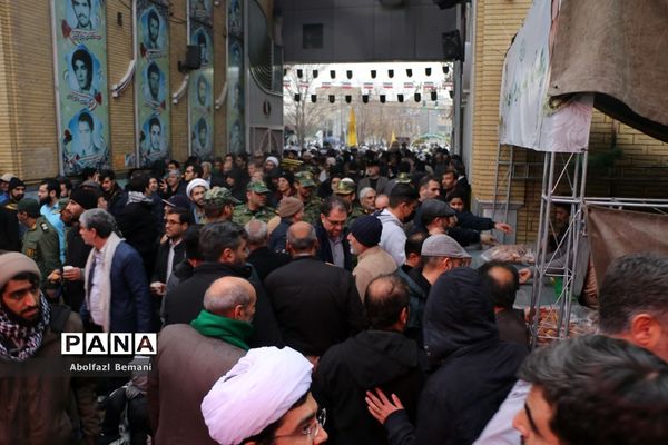 تشییع پیکر شهیدان «آقازاده نژاد» و «کریمی» در قم