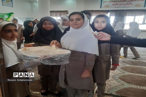 برگزاری مراسم ولادت حضرت علی(ع)  و روز پدر در دبستان شهید حسین زارع زاده مهریز