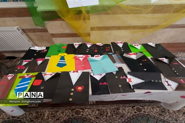 برگزاری مراسم ولادت حضرت علی(ع)  و روز پدر در دبستان شهید حسین زارع زاده مهریز