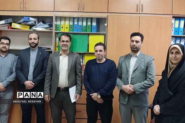 تقدیر از فرهنگیان آقا کادر اداره آموزش و پرورش کهریزک