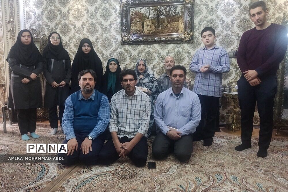 دیدار دانش‌آموزان باقرشهری با جانباز آزاده دفاع مقدس