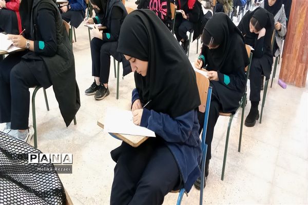 اولین مرحله آزمون پایش سمپاد در دبیرستان فرزانگان استعداد درخشان شهرستان ملارد