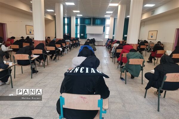 اولین مرحله آزمون پایش سمپاد در دبیرستان فرزانگان استعداد درخشان شهرستان ملارد