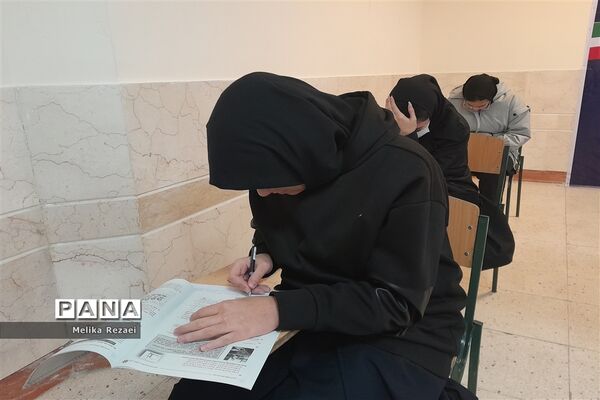 اولین مرحله آزمون پایش سمپاد در دبیرستان فرزانگان استعداد درخشان شهرستان ملارد
