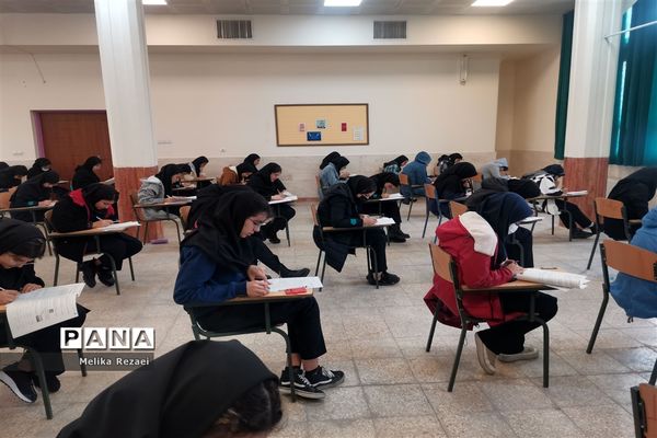 اولین مرحله آزمون پایش سمپاد در دبیرستان فرزانگان استعداد درخشان شهرستان ملارد