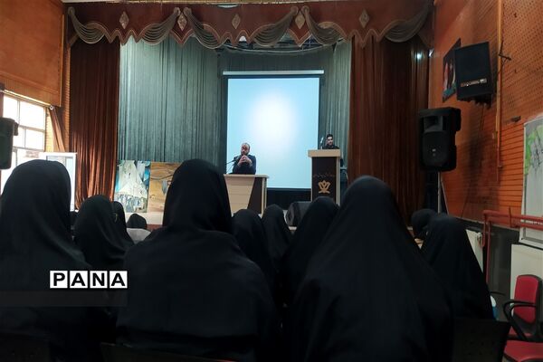برگزاری جشن تکلیف سیاسی برای رای اولی ها در ورامین