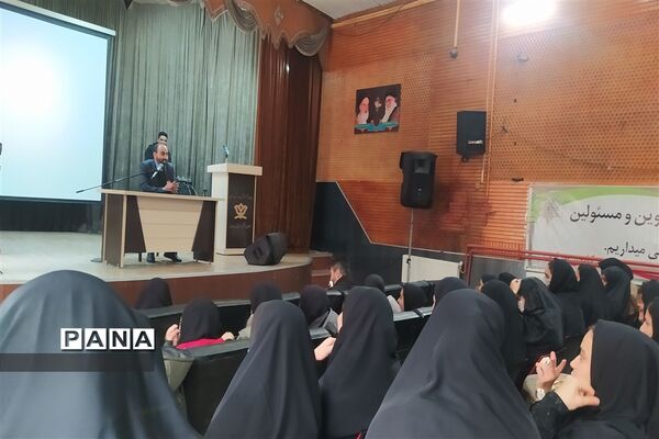 برگزاری جشن تکلیف سیاسی برای رای اولی ها در ورامین