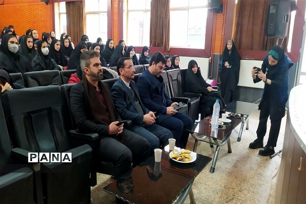 برگزاری جشن تکلیف سیاسی برای رای اولی ها در ورامین