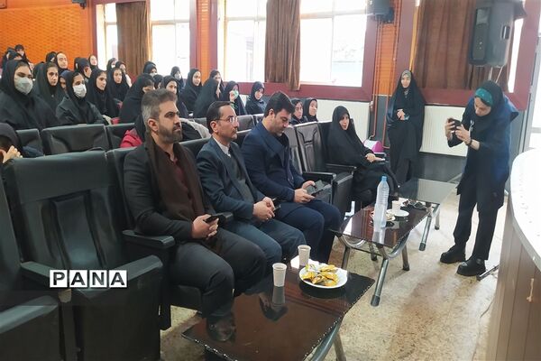 برگزاری جشن تکلیف سیاسی برای رای اولی ها در ورامین