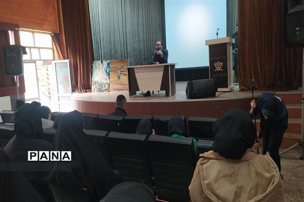 برگزاری جشن تکلیف سیاسی برای رای اولی ها در ورامین