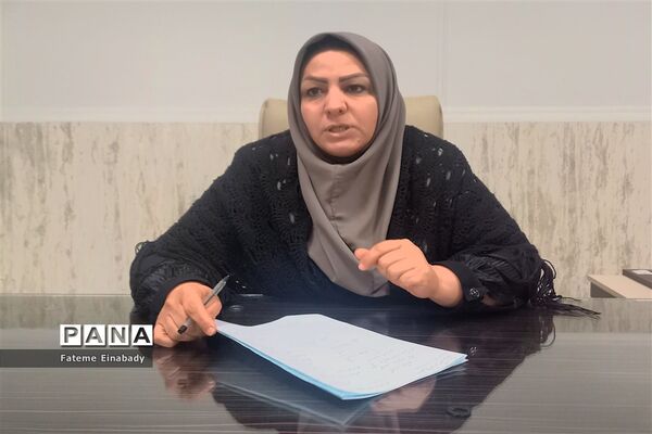 جلسه شورای دانش‌آموزی با محوریت دهه‌ فجر در دبیرستان شاهد شهدای اقتدار شهرستان ملارد