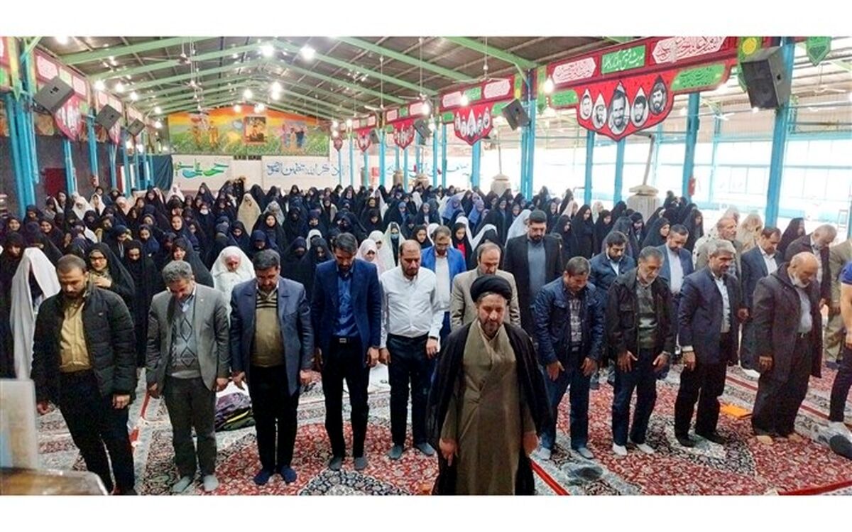 برگزاری نماز وحدت مادران و دانش‌آموزان ناحیه ۳ اصفهان