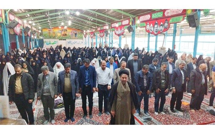 برگزاری نماز وحدت مادران و دانش‌آموزان ناحیه ۳ اصفهان
