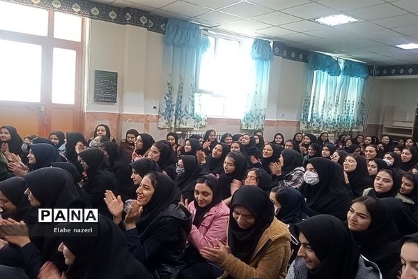 مراسم ولادت امام علی «ع» و روز پدر در دبیرستان نمونه دولتی شهید نصرتی