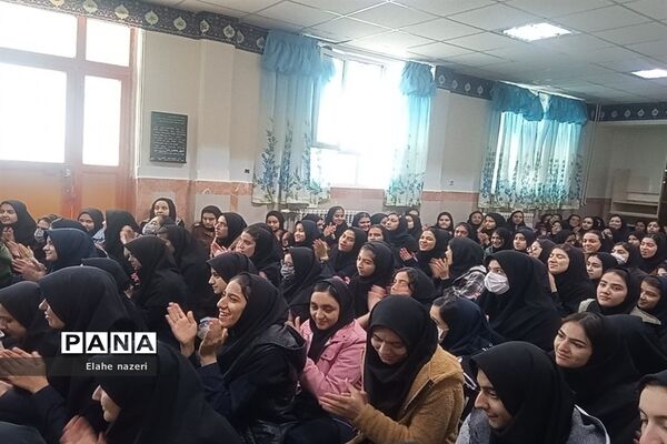 مراسم ولادت امام علی «ع» و روز پدر در دبیرستان نمونه دولتی شهید نصرتی